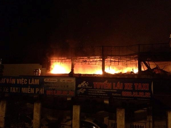 Không có người thiệt mạng trong vụ cháy Luxury Bar ở Hà Nội ảnh 1