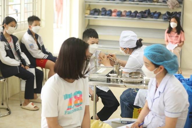 Hà Nội tích cực chuẩn bị tiêm vaccine cho học sinh lớp 6 ảnh 2