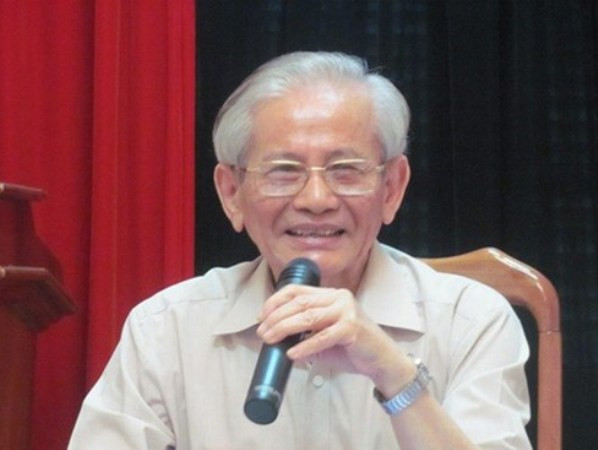 Phong cách giản dị, nụ cười hiền hậu của giáo sư Phan Huy Lê. (Ảnh: Phạm Mai/Vietnam+) Cây đại thụ của ngành sử học Việt Nam đã rời xa cõi tạm ảnh 1