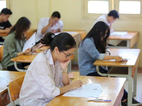 Thầy giáo dạy Toán trường Lương Thế Vinh khóc khi làm thử đề thi THPT ảnh 2