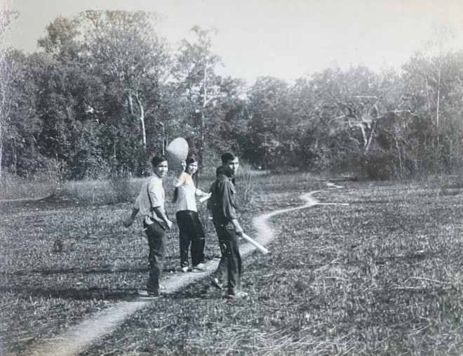 Bài 3: Những ngày thâu đêm in sách và thư viện trong lòng đất ảnh 1