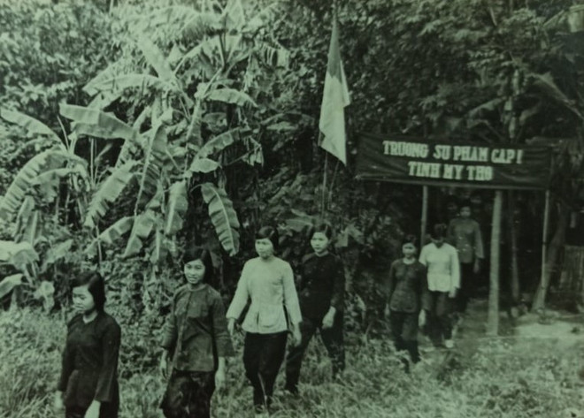 Bài 2: Lớp học thời chiến và phong trào giáo dục ''cơm chấm cơm'' ảnh 1