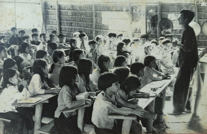 Bài 3: Những ngày thâu đêm in sách và thư viện trong lòng đất ảnh 3