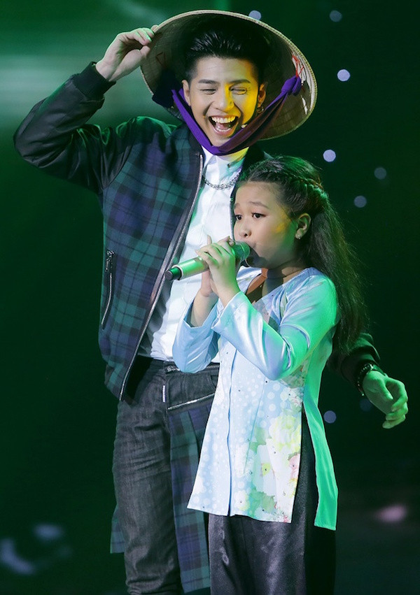 Cô trò Đông Nhi cùng khóc nức nở trên sóng truyền hình trực tiếp ảnh 4