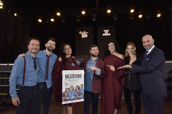 Khán giả thích thú với màn trình diễn ‘Hồ trên núi’ của nghệ sỹ Italy ảnh 2