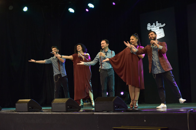 Khán giả thích thú với màn trình diễn ‘Hồ trên núi’ của nghệ sỹ Italy ảnh 1