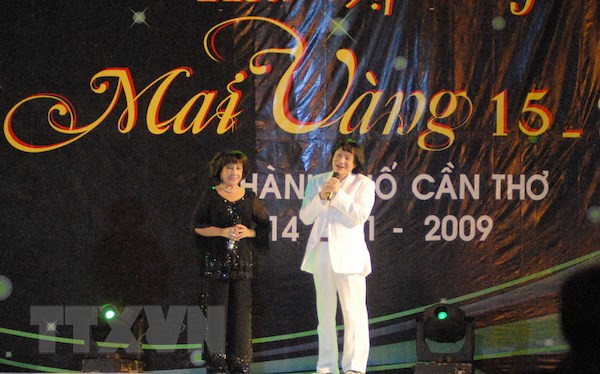 Nghệ sỹ 'xếp hàng' chờ danh hiệu: 'Cây đa' cũng héo mòn ảnh 1