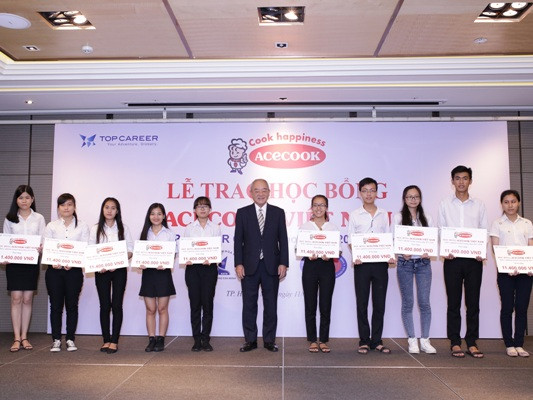 Trao hơn 600 triệu đồng cho sinh viên có hoàn cảnh khó khăn ảnh 1