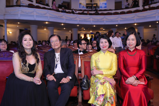 Giải Cống hiến: Tùng Dương phá kỷ lục, Hoàng Thùy Linh lập hattrick ảnh 5