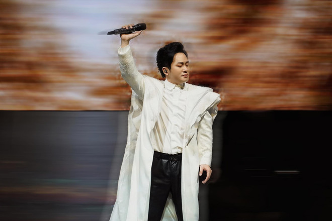 Giải Cống hiến: Tùng Dương phá kỷ lục, Hoàng Thùy Linh lập hattrick ảnh 1