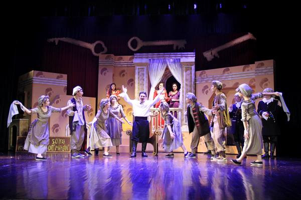 Đưa vũ điệu break dance hiện đại vào kịch cổ điển “Lão hà tiện” ảnh 9