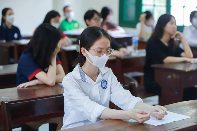 Thí sinh Hà Nội xúc động khi tình cảm người cha đi vào đề thi Văn ảnh 1