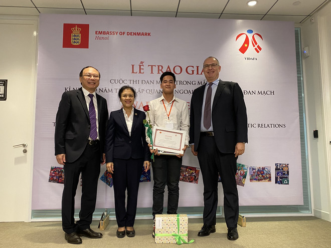 Giải đặc biệt của cuộc thi đã được trao cho em Nguyễn Đức Vượng, 15 tuổi, đến từ Hưng Yên. (Ảnh: Minh Thu/Vietnam+) Cuộc thi về Đan Mạch thu hút 16.000 bài dự thi của thiếu nhi Việt Nam ảnh 1