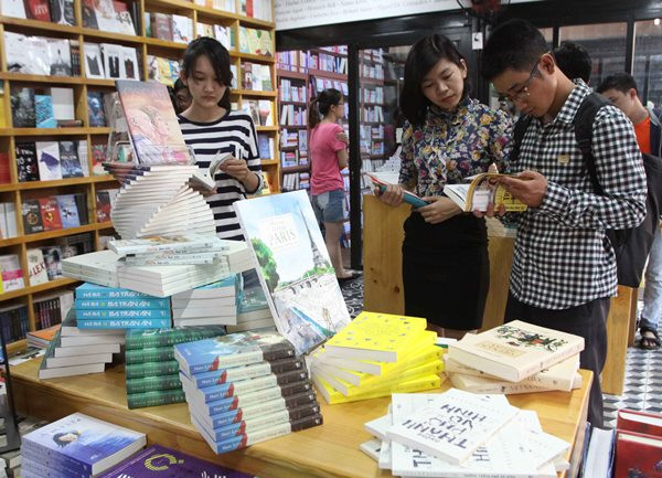 Hơn 300.000 bản sách được bán tại đường sách Thành phố Hồ Chí Minh ảnh 1