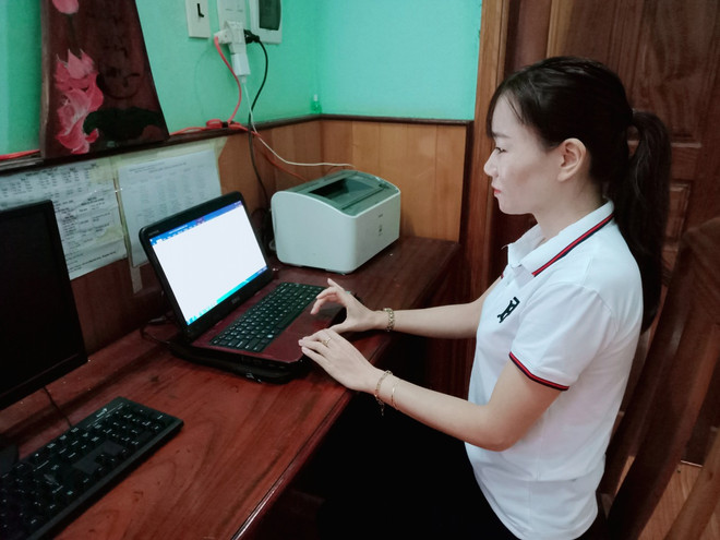 Dạy trực tuyến nơi vùng khó: Thầy cô tận tâm và sáng tạo ảnh 1