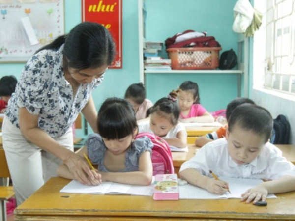 Xã hội hóa viết sách giáo khoa: Phải vì quyền lợi học sinh ảnh 2