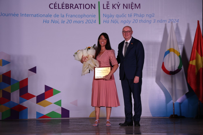 Giải thưởng GADIF năm nay được trao cho nữ họa sỹ Aline Rebeaud hay Hoàng Nữ Ngọc Tim - người sáng lập Nhà May mắn (Maison Chance). (Ảnh: Minh Anh/Vietnam+) 5Q8A9739.JPG