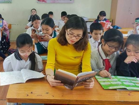 Cô giáo trẻ 'ủ mưu' kéo học trò từ thích mạng xã hội sang... mê sách ảnh 1