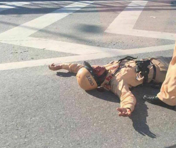 Hà Nội: Cảnh sát giao thông bị xe máy đâm trọng thương ảnh 1