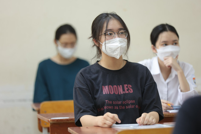 Thí sinh dự thi tốt nghiệp trung học phổ thông năm 2022. (Ảnh: Hoài Nam/Vietnam+) Bộ GD-ĐT khẳng định không lộ đề Văn, đang xác minh về đề thi Toán ảnh 1