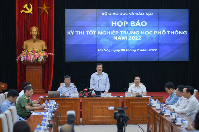 Thứ trưởng Bộ Giáo dục và Đào tạo Nguyễn Hữu Độ phát biểu tại buổi họp báo. (Ảnh: Bộ GD-ĐT) Thứ trưởng Bộ GD-ĐT: Kỳ thi đã đảm bảo yêu cầu an toàn, nghiêm túc ảnh 1