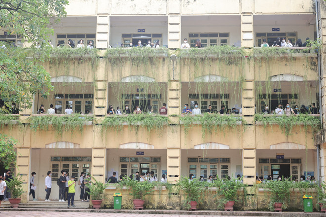 Thí sinh hồi hộp, lo lắng chờ thi tốt nghiệp trung học phổ thông ảnh 2