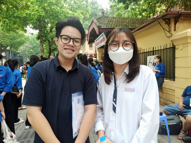 Thí sinh, phụ huynh thở phào sau môn cuối Kỳ thi tốt nghiệp THPT ảnh 1