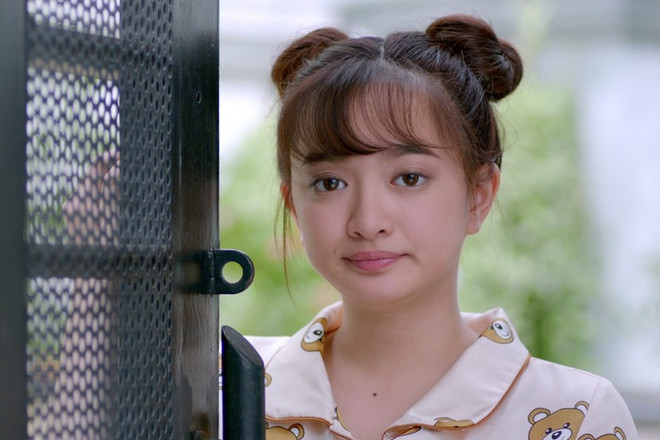 Tạo hình của Kaity Nguyễn trong "Em chưa 18." (Ảnh: Đoàn làm phim) Kaity Nguyễn và những bước đi ‘khó đoán’ của ‘kẻ ngoại đạo’ ảnh 3