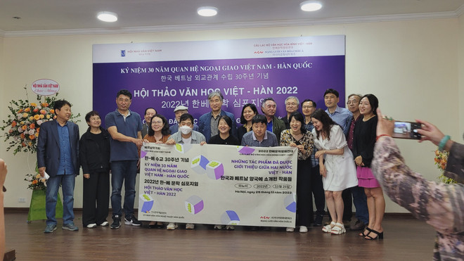 'Văn học Hàn Quốc đang từng bước chiếm ngự trái tim bạn đọc Việt" ảnh 1