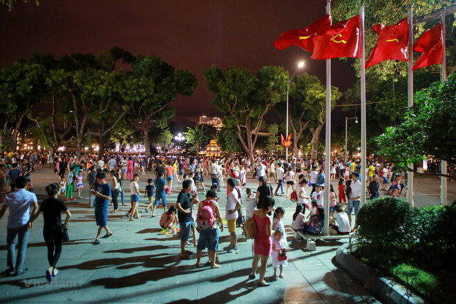 Bài 2: Hà Nội lạ mà quen trong những chuyển động không ngừng ảnh 3