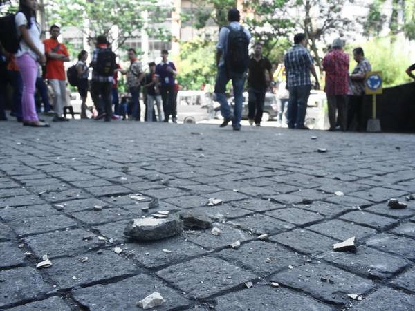 Động đất mạnh 6,9 độ Richter ở miền đông Indonesia ảnh 1