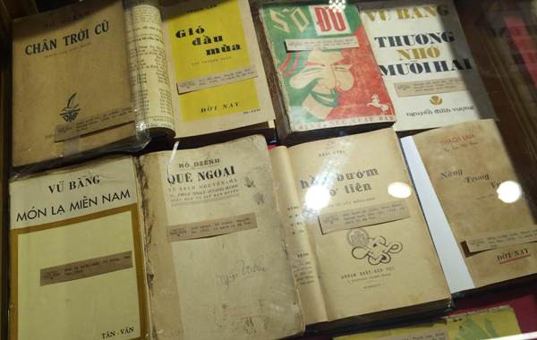 Trưng bày “Những cuốn sách vang bóng một thời” ở Hà Nội ảnh 2