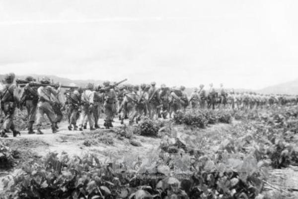 “Đóa hoa” dâng tượng đài chiến thắng Điện Biên Phủ ảnh 2