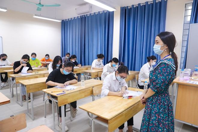 Thí sinh dự thi tốt nghiệp trung học phổ thông. (Ảnh: Minh Sơn/Vietnam+) 130 thí sinh đạt từ 29,5 điểm trở lên vẫn trượt đại học nguyện vọng 1 ảnh 1