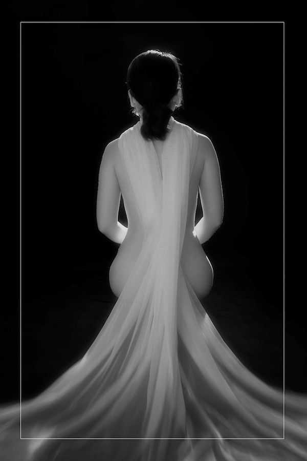 Tại sao triển lãm ảnh nude đầu tiên tại Hà Nội không dán nhãn 18+ ảnh 2