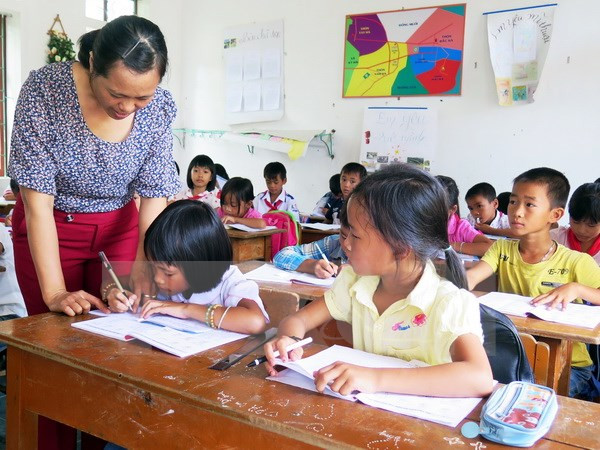 Theo kế hoạch của Bộ Giáo dục và Đào tạo, giáo viên sẽ được các nhà xuất bản tập huấn về sách giáo khoa mới trước ngày 30/7. (Ảnh Học sinh sẽ có sách giáo khoa lớp một mới trước 15/8 ảnh 2