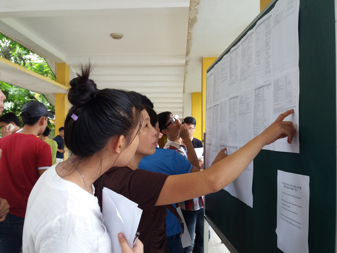 Thí sinh tìm hiểu thông tin xét tuyển vào Đại học Bách khoa Hà Nội. (Ảnh: PM/Vietnam+) Xét tuyển đại học, thí sinh nên tìm hiểu kỹ thông tin về học phí ảnh 1