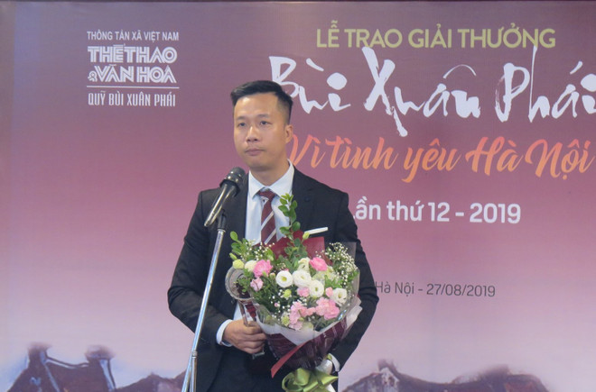 Nhà văn Trương Quý nhận Giải thưởng năm 2019. (Ảnh: NVCC) Giải thưởng Bùi Xuân Phái: Tôn vinh những 'mảnh tình riêng' với Hà Nội ảnh 3