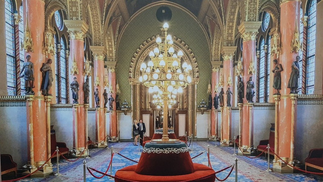 Khám phá kiến trúc Tòa nhà Quốc hội Hungary qua triển lãm tại Hà Nội ảnh 1