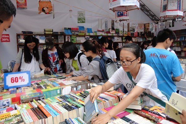 Hàng ngàn cuốn sách giảm giá 50% tại Hội sách mùa Thu 2016 ảnh 1
