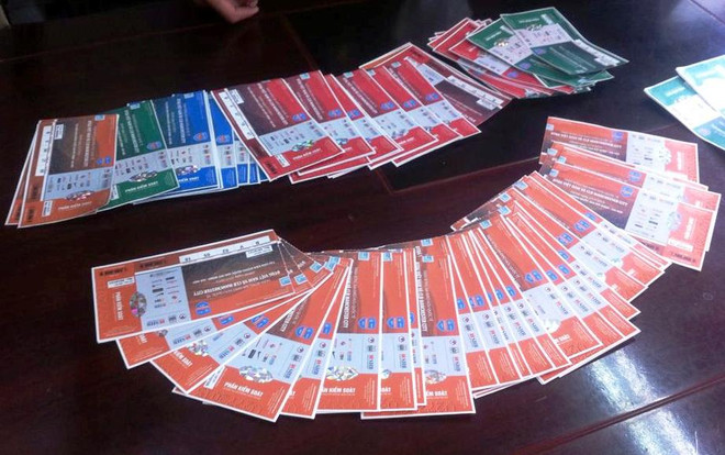 Hà Nội: Bắt nhóm đối tượng phe vé trận Việt Nam-Manchester City ảnh 1