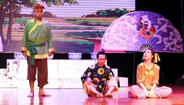 “Bà cố vấn” Minh Hòa cùng “Vua Lợn” dự Liên hoan Nghệ thuật Quốc tế ảnh 3