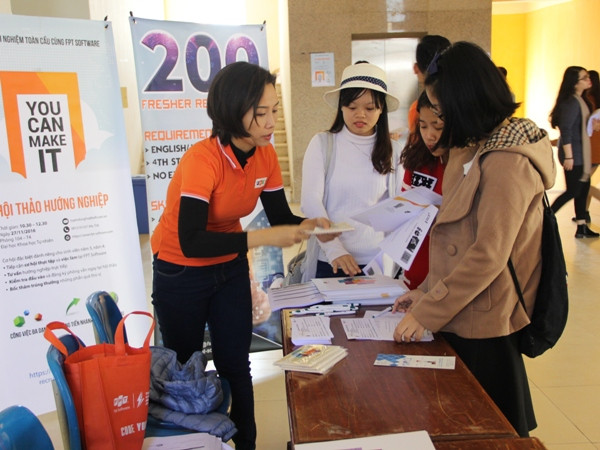 Ngày hội hướng nghiệp cho sinh viên ngành Toán-Cơ-Tin ảnh 2