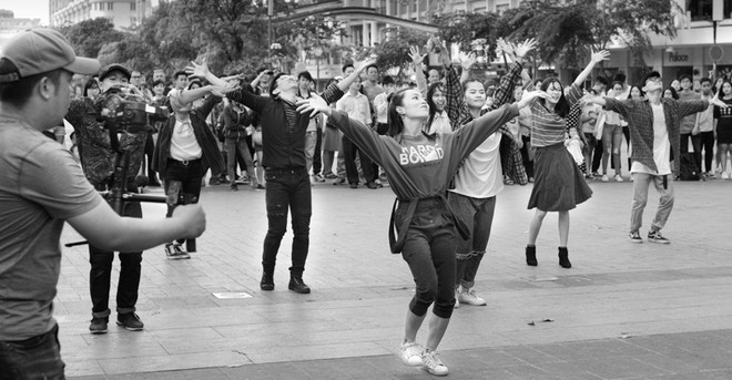 Nghệ sỹ Salvador: Phụ nữ Việt hài hòa giữa truyền thống và hiện đại ảnh 9