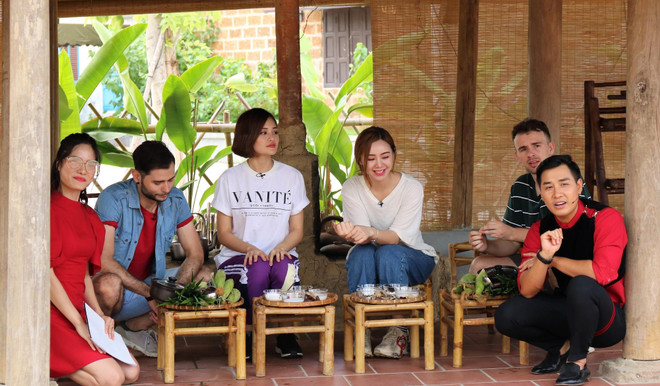 Dàn sao Việt sẽ tham gia hái rau, bắt cá trong ‘Gặp gỡ Đông Tây 2019’ ảnh 1