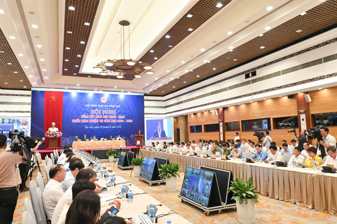 Hội nghị tổng kết năm học 2024-2025 được tổ chức trực tiếp kết hợp trực tuyến. (Ảnh: PV/Vietnam+) DSC_2064.jpg