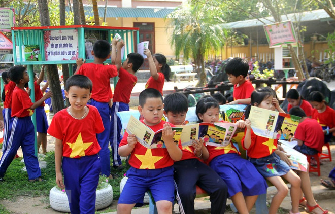 Nhiều chuyên gia cho rằng để nâng cao văn hóa đọc, trước hết, cần tập trung vào nhóm đối tượng học sinh, sinh viên. (Ảnh minh họa: TTXVN) Phát triển văn hóa đọc: Tìm cơ hội giữa thách thức của dịch COVID-19 ảnh 2