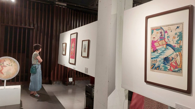 Phát huy giá trị tranh Hàng Trống bằng thử nghiệm trên sơn mài và lụa ảnh 1