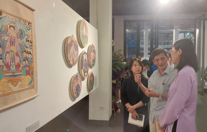 Phát huy giá trị tranh Hàng Trống bằng thử nghiệm trên sơn mài và lụa ảnh 3