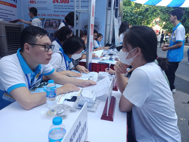 Tuyển sinh đại học 2023: Bí quyết để không “sập bẫy” điểm sàn ảnh 2